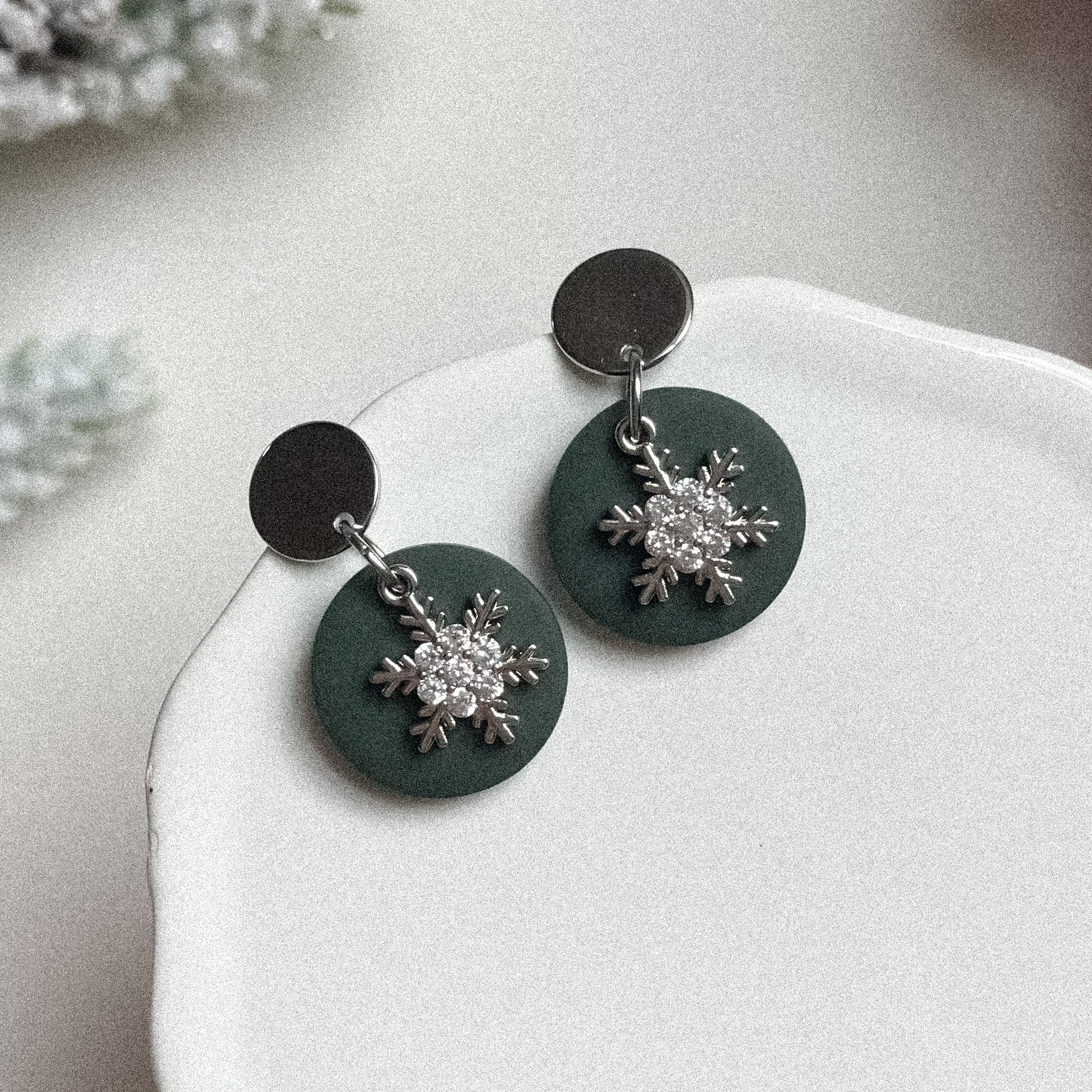 Snowflake Green Earrings